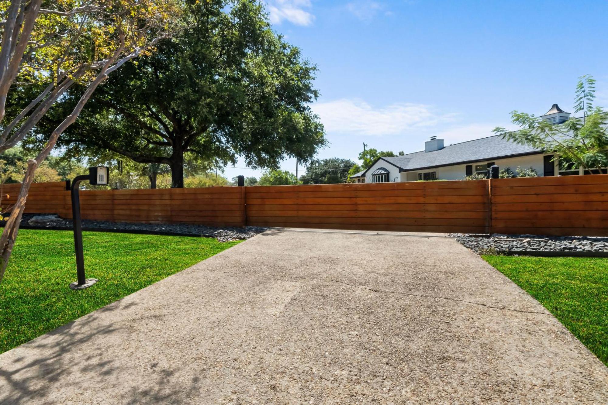 *new* Casa Azul-4b4b Upscale Oasis-pool San Antonio